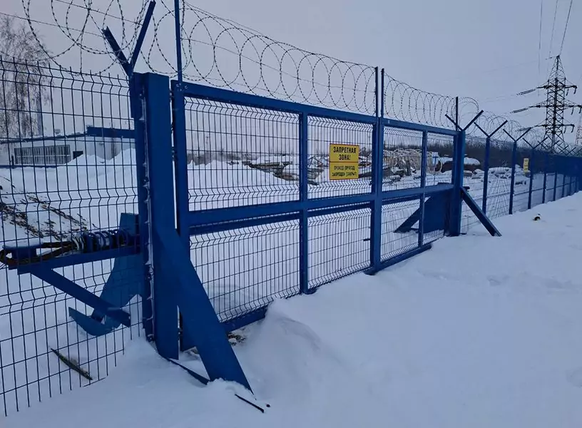 Ворота противотаранные распашные двустворчатые